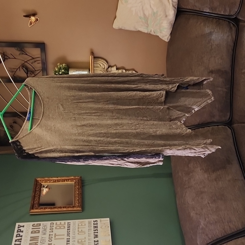 Apt 9 Women's XL top with lace trim and asymmetrical hem